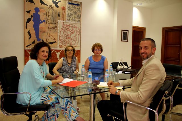 María Dolores Pagán mantiene un encuentro con la presidenta de la Casa de Murcia en Alcobendas - 1, Foto 1