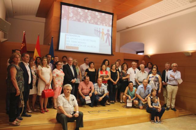 La Comunidad expone a las víctimas del terrorismo y sus familias las 81 medidas de apoyo integral y reconocimiento a su memoria - 1, Foto 1