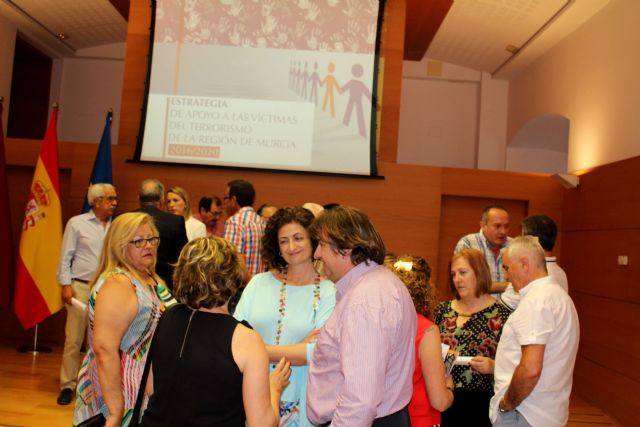 La Comunidad expone a las víctimas del terrorismo y sus familias las 81 medidas de apoyo integral y reconocimiento a su memoria - 2, Foto 2