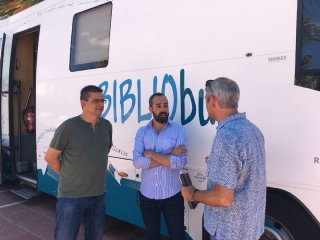 El Bibliobús inicia temporada en Santiago de la Ribera donde volverá cada martes de julio y agosto - 2, Foto 2