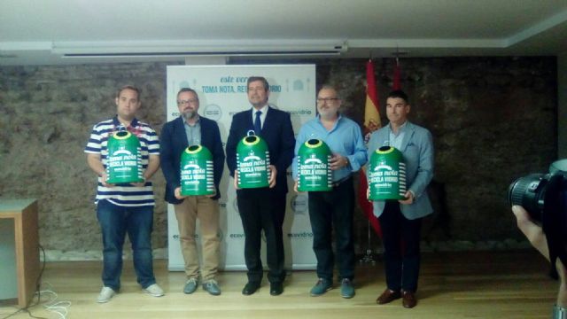 San Javier se vuelve a implicar en la campaña de verano Toma nota, recicla vidrio destinada  a la hostelería - 1, Foto 1