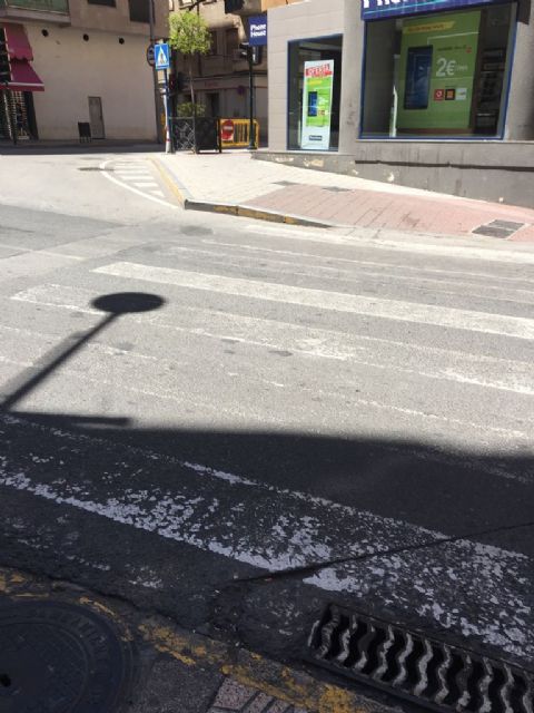 La falta de mantenimiento y el abandono llenan de baches y pasos de cebra sin pintar las calles de Caravaca y sus pedanías - 1, Foto 1