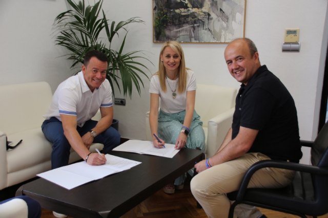 El Ayuntamiento firma el nuevo contrato del servicio de recogida de basura y limpieza viaria, Foto 1