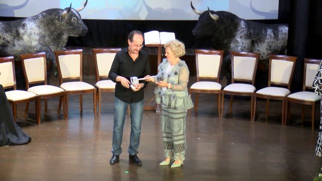 El pasado domingo dos de julio en el Teatro Trieta de Moratalla, se llevó a cabo la entrega de premios del LIII Certamen Literario Albaricoque de Oro y del V Certamen Literario Albaricoque de Plata - 2, Foto 2