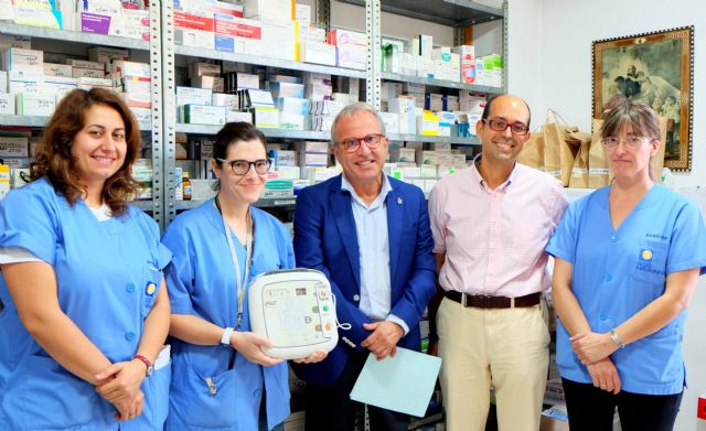 El área de Enfermería de la Fundación Jesús Abandonado recibe un desfibrilador donado por el Ayuntamiento de Murcia - 1, Foto 1