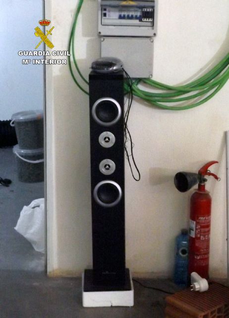 La Guardia Civil desmantela un invernadero clandestino de marihuana en una nave del polígono industrial Oeste de Alcantarilla - 2, Foto 2