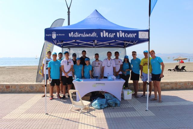 Medio Ambiente participa en una acción de voluntariado ambiental para limpiar las playas de Los Alcázares - 1, Foto 1
