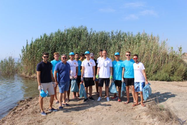 Medio Ambiente participa en una acción de voluntariado ambiental para limpiar las playas de Los Alcázares - 2, Foto 2