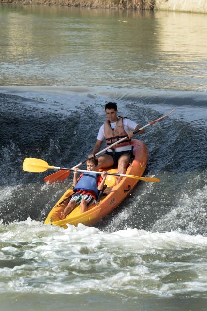 Más de 400 estudiantes descubren el piragüismo surcando el río Segura - 2, Foto 2
