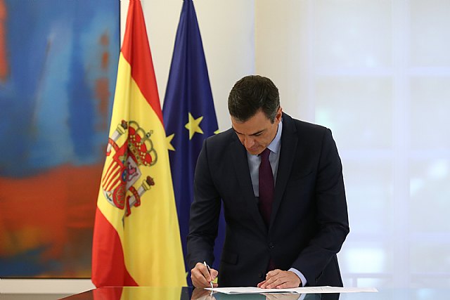 Pedro Sánchez firma el acuerdo con la FEMP para impulsar el papel de los ayuntamientos en la reconstrucción social y económica - 2, Foto 2