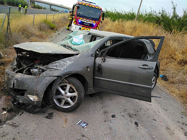 Trasladan al hospital al conductor de un turismo accidentado en la autovía - 1, Foto 1