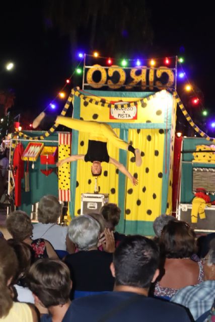 La magia del circo y las acrobacias protagonizan la primera jornada del décimo festival salDecalle - 2, Foto 2