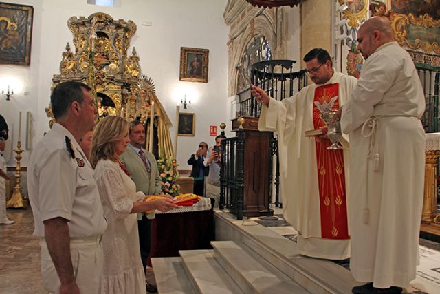 Entrega Bandera Nacional. Sevilla .En la festividad de Ntra Sra del Carmen,tuvo lugar en la iglesia de Santiago de Sevilla el acto de entrega de una Bandera Nacional - 5, Foto 5