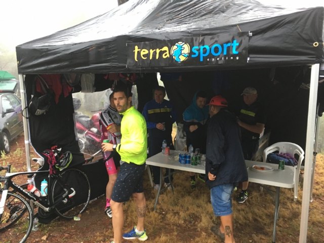 Terra Sport Cycling organizó una ruta al Collado Bermejo para ver pasar la Vuelta a España, Foto 3