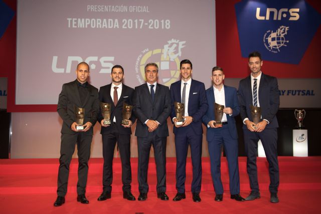 Fernando como Mejor Jugador Revelación ElPozo FS Juvenil, premiados en la Gala LNFS - 2, Foto 2