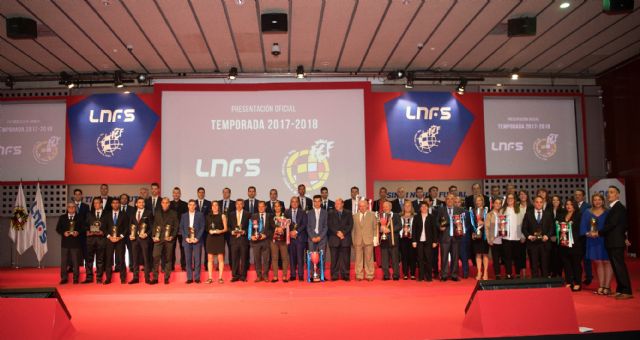 Fernando como Mejor Jugador Revelación ElPozo FS Juvenil, premiados en la Gala LNFS - 4, Foto 4