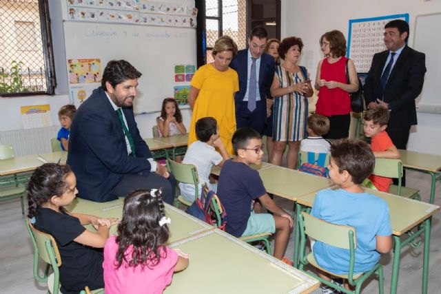 López Miras anuncia la contratación de 50 maestros de inglés más en colegios que imparten nivel avanzado - 1, Foto 1