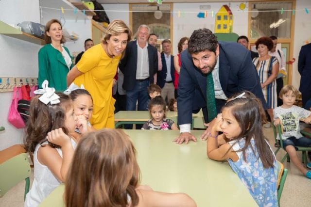 López Miras anuncia la contratación de 50 maestros de inglés más en colegios que imparten nivel avanzado - 2, Foto 2