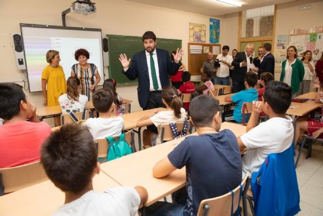 López Miras anuncia la contratación de 50 maestros de inglés más en colegios que imparten nivel avanzado - 3, Foto 3