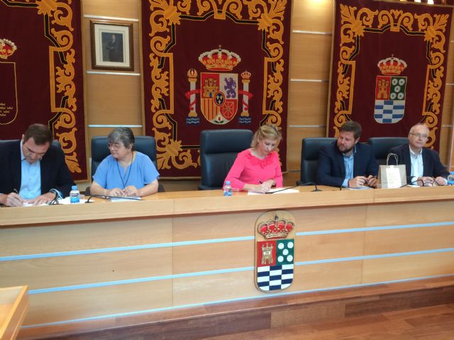 El Ayuntamiento de Molina de Segura firma convenios de patrocinio y mecenazgo con tres entidades privadas para la financiación de los 50° Festival Internacional de Teatro - 2, Foto 2