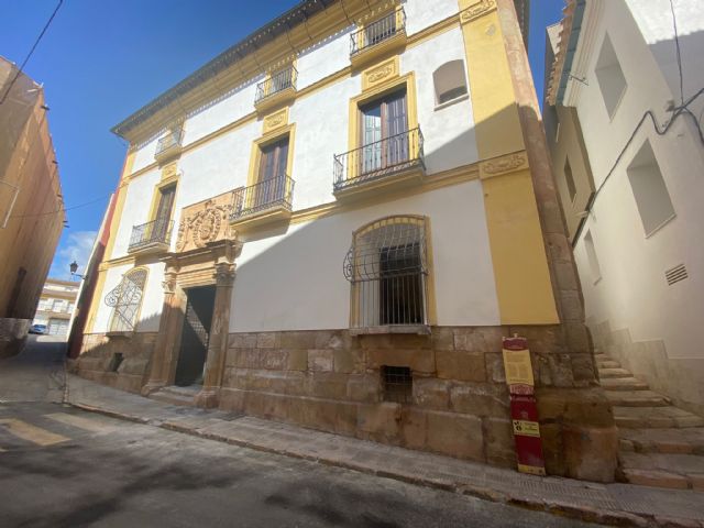 El Ayuntamiento de Lorca lleva a cabo trabajos de mejora en la fachada del Archivo Municipal - 1, Foto 1
