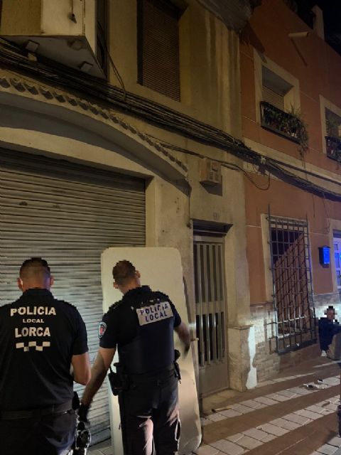 La rápida actuación de la Policía Local de Lorca permite frustrar el intento de ocupación de una vivienda del barrio de San Cristóbal - 1, Foto 1
