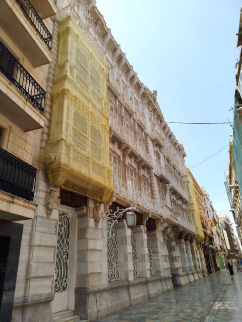 El PCAN pide al Ayuntamiento que incentive la restauración del Gran Hotel y la Casa Cervantes que tienen lonas en sus balcones - 5, Foto 5
