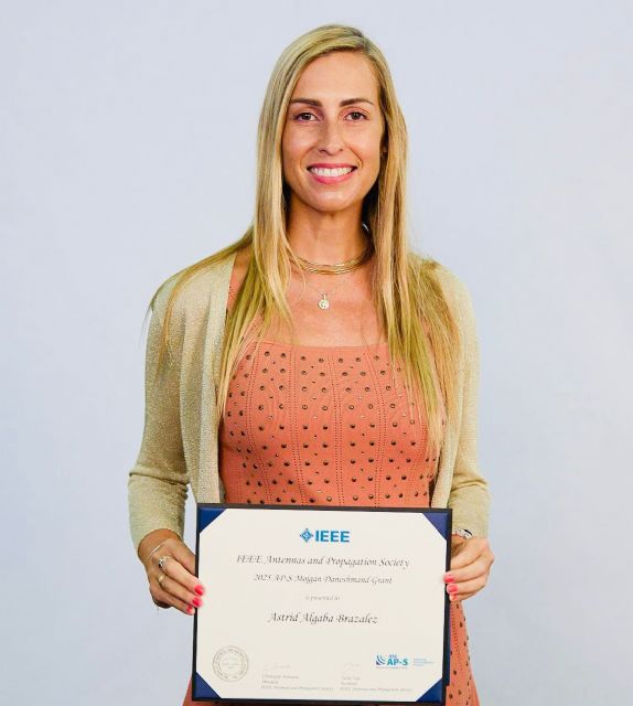 Premiada la investigadora de la UPCT Astrid Algaba en el Simposio Internacional de Antenas - 2, Foto 2