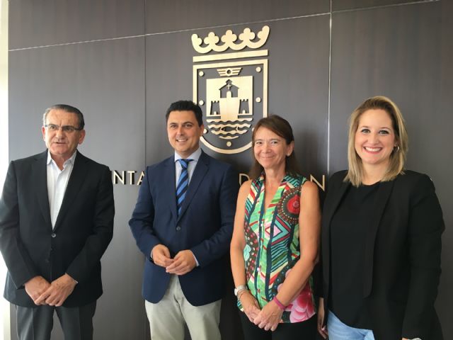 Ayuntamiento e Iberdrola firman un convenio para evitar el corte de suministro a familias del municipios sin recursos - 1, Foto 1