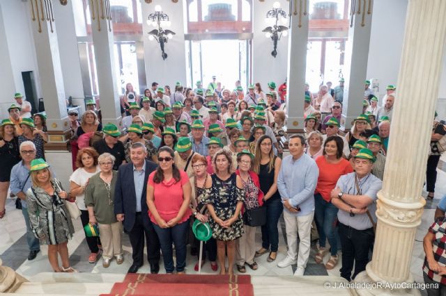 Mayores indiventes de la ONCE visitan Cartagena y el Palacio Consistorial por el Dia de los Mayores - 1, Foto 1
