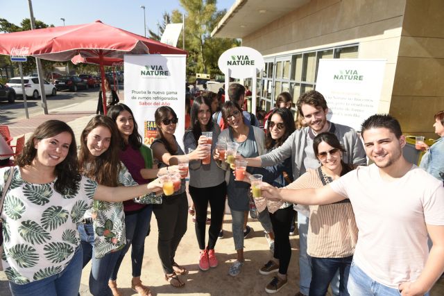 Doscientos estudiantes de la UMU acuden a donar su sangre para contribuir al reto del Día de las Universidades Saludables - 4, Foto 4