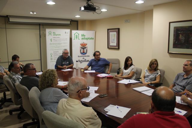 Técnicos del Ayuntamiento de Águilas participan en una mesa para el desarrollo del Plan Municipal de Adaptación al Cambio Climático incluido en el Programa Life Adaptate - 1, Foto 1