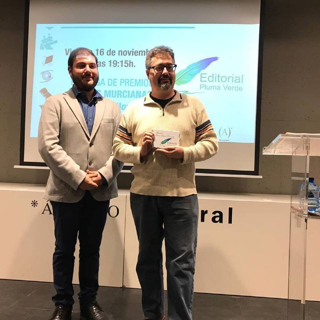 El periodista Antonio Marcelo Beltrán presenta Peligro, no hay suelo en la Feria del Libro de Murcia - 1, Foto 1