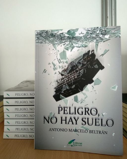 El periodista Antonio Marcelo Beltrán presenta Peligro, no hay suelo en la Feria del Libro de Murcia - 4, Foto 4
