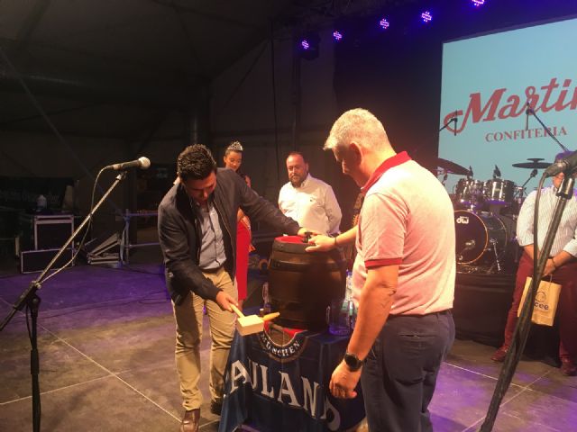 El Alcalde José Miguel Luengo abrió el primer barril del Oktoberfest San Javier 2019 - 1, Foto 1
