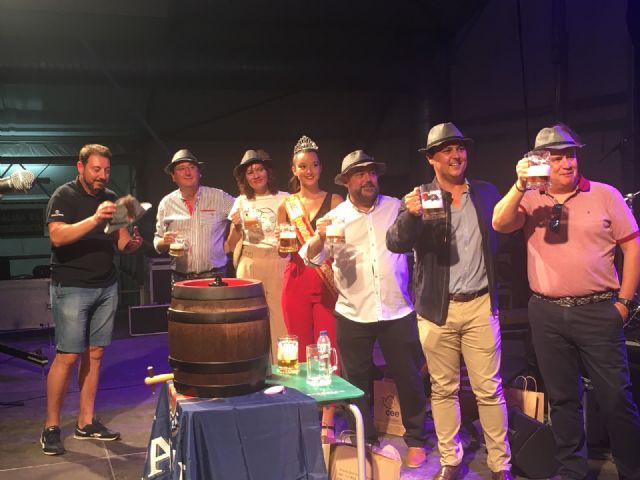 El Alcalde José Miguel Luengo abrió el primer barril del Oktoberfest San Javier 2019 - 2, Foto 2
