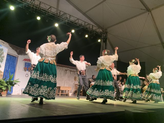 Centenares de lumbrerenses asisten al Festival de Coros y Danzas - 2, Foto 2