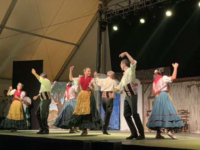 Centenares de lumbrerenses asisten al Festival de Coros y Danzas - 3, Foto 3