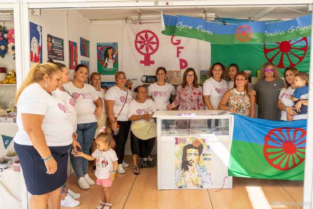 47 stands muestran junto al Puerto de Cartagena la actividad de las asociaciones de mujeres del municipio - 1, Foto 1