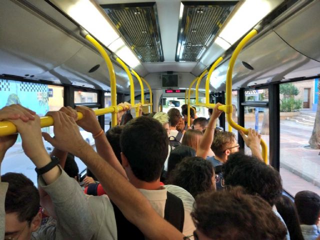 Los universitarios exigen mejorar el transporte público y acabar con las aglomeraciones - 1, Foto 1