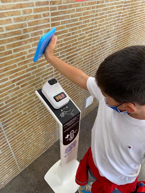 La campaña solidaria de Aseplu y Ayuntamiento dota a todos los centros educativos de Puerto Lumbreras de soportes de temperatura - 3, Foto 3