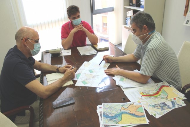 El concejal de Urbanismo efectúa un seguimiento a la elaboración de los estudios de inundabilidad del Plan General de Ordenación Urbana, Foto 1