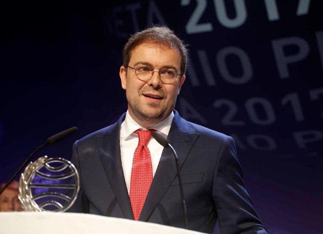 El premio Planeta Javier Sierra junto a las autoras Anna Rosetti y Mercedes Monmany, protagonistas mañana en la 39FLG - 1, Foto 1