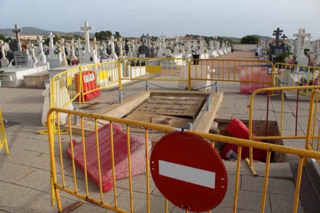 Adjudican los servicios de reparación de la “Fosa de los Caídos” en el Cementerio Municipal Nuestra Señora del Carmen, Foto 2