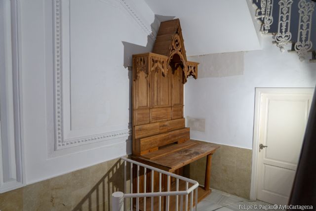 El taller municipal de restauración recupera un retablo neogótico, ubicado en la capilla de la plaza de toros de Cartagena - 1, Foto 1