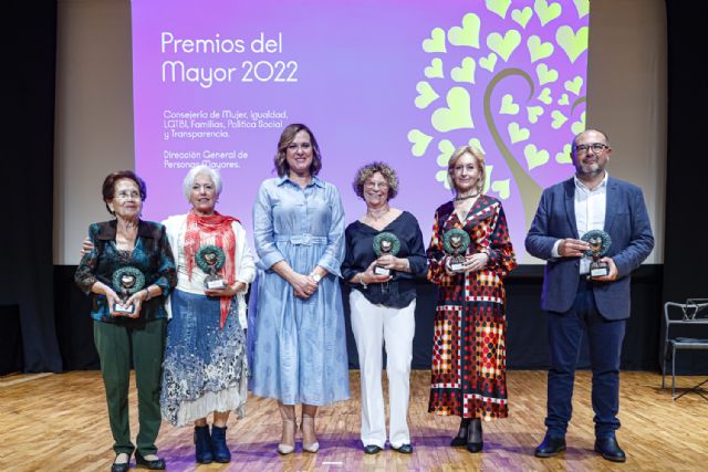 Los 'Premios Mayores Región de Murcia' distinguen a cuatro profesionales y a una entidad por su importante labor social - 1, Foto 1