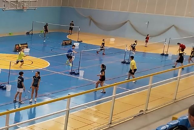 El Bádminton Las Torres triunfa en el campeonato autonómico con 18 medallas - 3, Foto 3