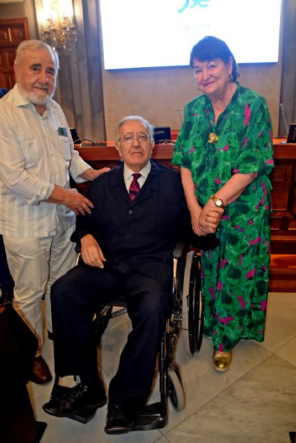 El «Aldabón de Sevilla» reconoce al médico que contribuyó al desarrollo de la Oncología Médica en España - 2, Foto 2