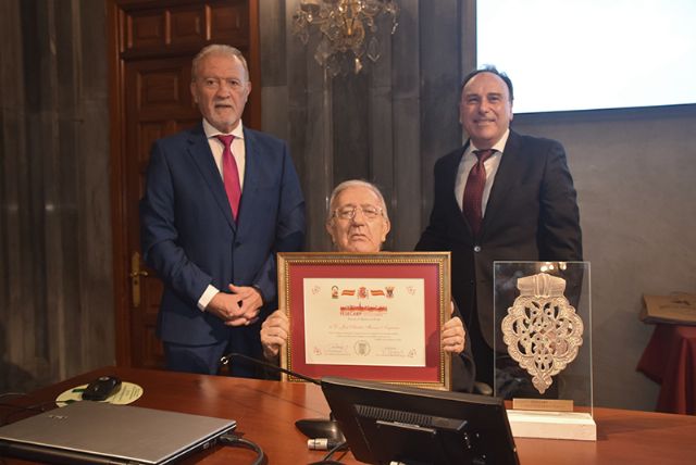 El «Aldabón de Sevilla» reconoce al médico que contribuyó al desarrollo de la Oncología Médica en España - 4, Foto 4