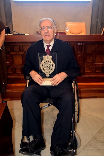 El «Aldabón de Sevilla» reconoce al médico que contribuyó al desarrollo de la Oncología Médica en España - 5, Foto 5